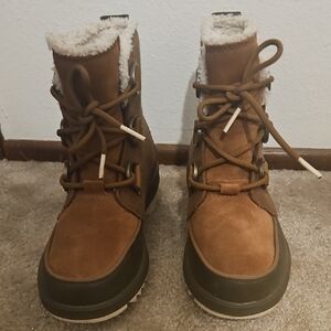 Sorel Women's Brown and Olive Winter Boots